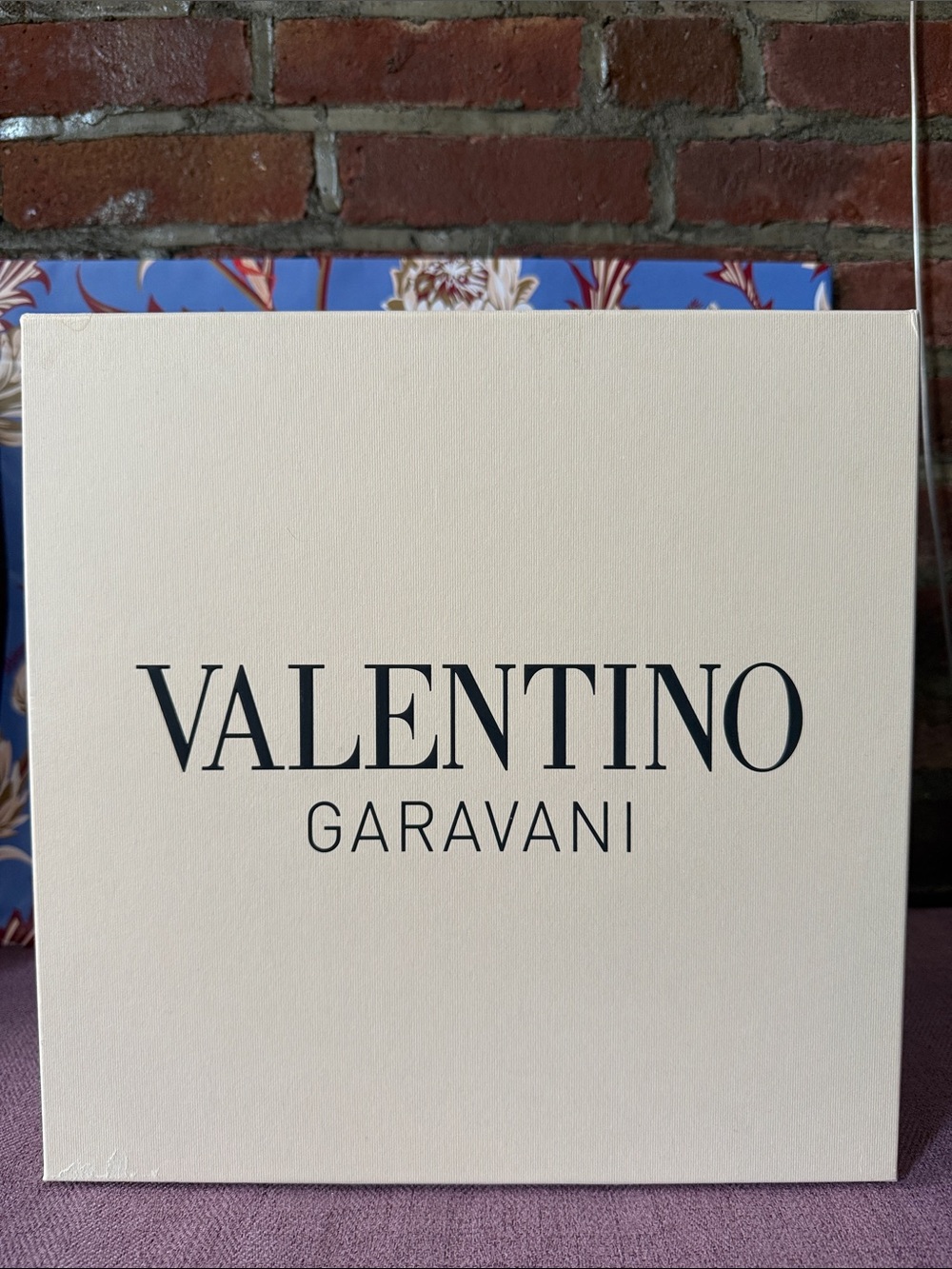 🧡Valentino large box beige with logo black